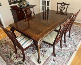 89 Thomasville Dining Table