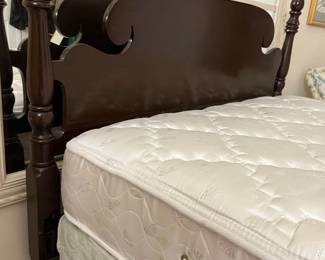 89 Queen Headboard Detail