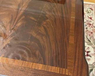 89 Thomasville Dining Tabletop Detail