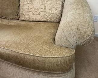 89 Raymour Flanigan Liverpool Chenille Sofa Upholstery Detail