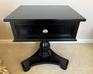 89 The Bombay Co. 1Drawer Pedestal Accent Table