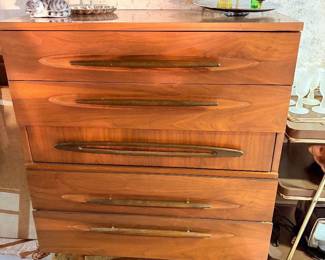 Mid -Cent. dresser