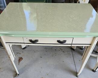 MID CENTURY ENAMELED TOP KITCHEN TABLE & CHAIRS