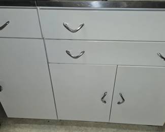 MID CENTURY STEEL ENAMELED CABINET