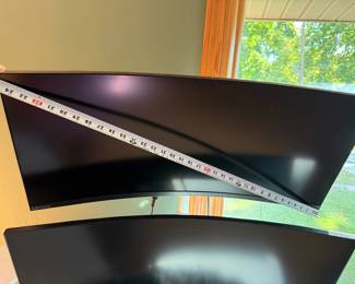 35” curved monitor 
