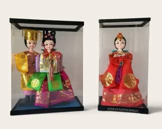Dolls W Traditional Korean Clothing  2 Korean Native Dolls Displays