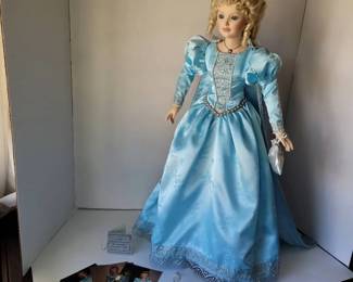 The Danbury Mint Cinderella Doll  Collectible, Perfect Condition