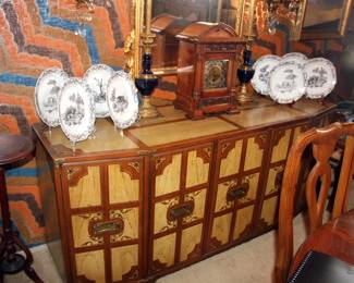 Drexel Oxford Square Buffet, 8 Mottahedeh du Paquiera Plates
