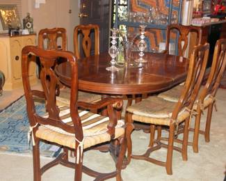 Drexel Dining Table with 6 Chairs & 2 Leaves