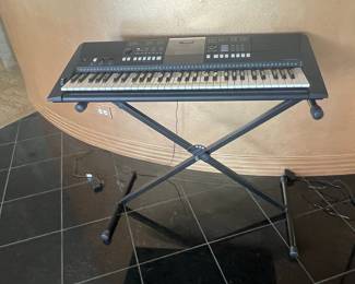 Yamaha PSR-E423 Portable Keyboard