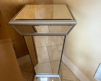 Mirrored Pedestal Stand