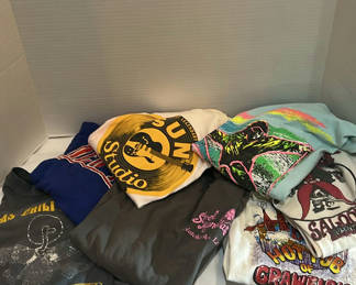 Lot 258: Assorted Vintage Graphic Sweatshirts and T-Shirts