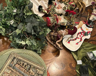 Lot 98: Assorted Christmas and Holiday Home Decor Items