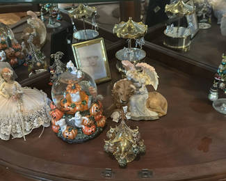 Lot 91: Assorted Decorative Figurines and Holiday Decor