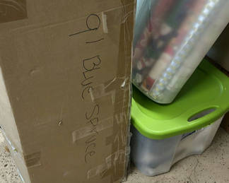 Lot 20: Easter Decorations and Gift Wrap Supplies