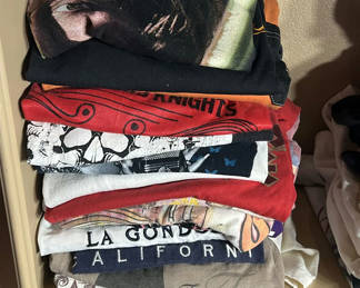 Lot 259: Vintage Graphic Band and Music Artist T-Shirts