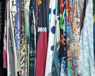 Lot 235: Women’s Patterned Tops and Blouses Assortment