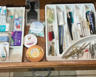 Lot 211: Assorted Personal Care and Grooming Items