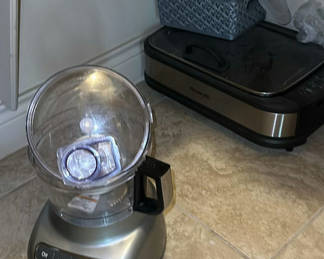 Lot 60: Kitchen Appliances and Cookbooks