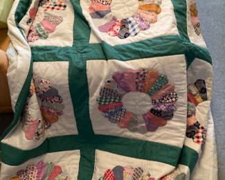 Dresden plate quilt