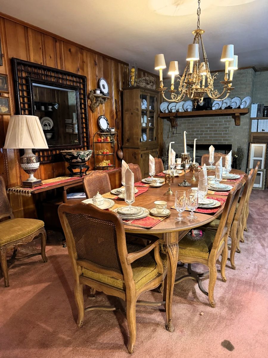 HENREDON DINING TABLE AND CHAIRS