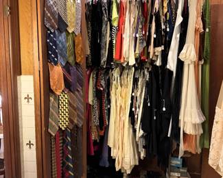 LADIES CLOTHING VINTAGE SLIPS
