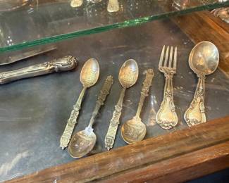 4 GORHAM STERLING NIGHT BEFORE CHRISTMAS SPOONS AND CHANTILLY BABY FEEDING SET