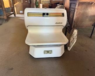 PORCELAIN SANITARY SCALE