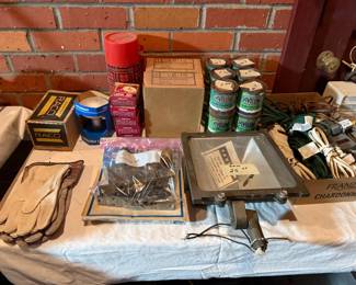 VINTAGE PAINT CANS NEW HOLOGEN OUTDOOR LIGHT