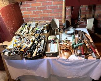 HAND TOOLS AND GARDEN TOOLS