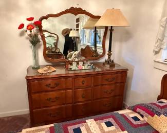 DRESSER