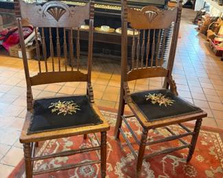 EMBROIDERY BOTTOM CHAIRS