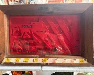 SCHRADE KNIFE DISPLAY