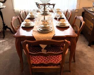 SMALL MAPLE DINING TABLE AND 6 CHAIRS