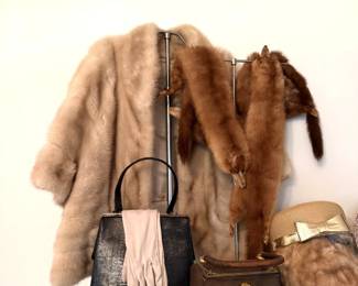 MINK STOLE AND WRAP LIZARD PURSE