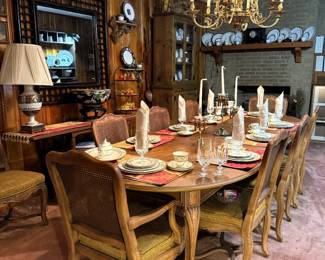 HENREDON DINNING TABLE AND 8 CHAIRS