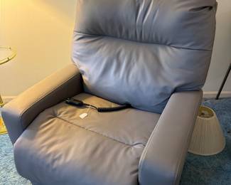 Almost new electronic lift chair