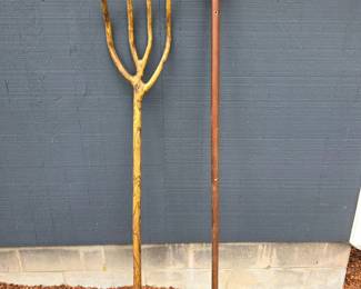 190 HandCraftedWoodenRakeandPitchforkFarmhouseWallDecor