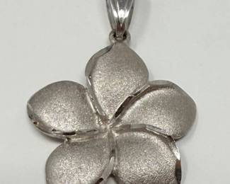 134 Stunning14kWhiteGoldHawaiianPlumeriaFlowerPendant