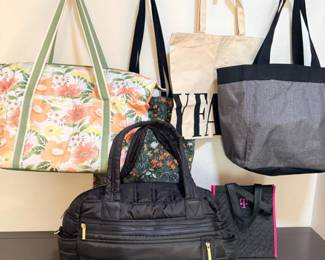 155 Lotof5AssortedToteBagsandQuiltedCarryall