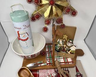 227 VintagePlaidChristmasServewareBowlSetGoldStarburstStake