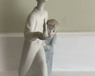 Lot 6: Lladro Porcelain Figurine of Two Children