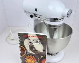 Lot C162 KitchenAid Classic K45SS Stand Mixer with Stainless Steel Bowl