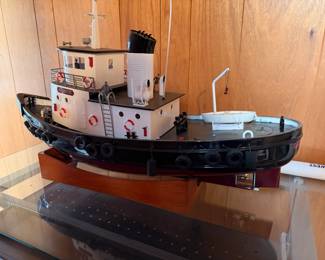011tug2.jpg