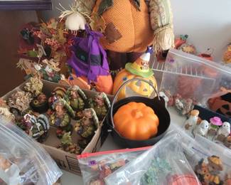 Halloween figurines 