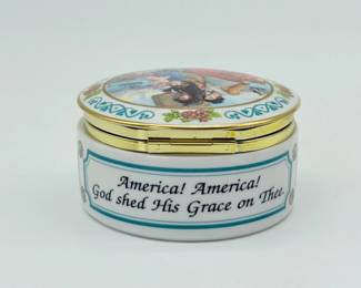 30 VintageFleetwoodPorcelainPatrioticMusicBox