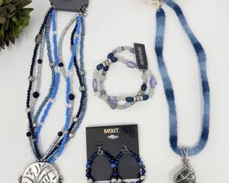 37 BlueandSilverBeadedJewelrySet