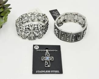 97 BraceletsandPendantNecklaceSet