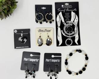 35 AssortedBlackSilverJewelryLot