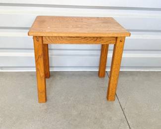 138 SolidOakMiniSideTablewithPeggedLegs